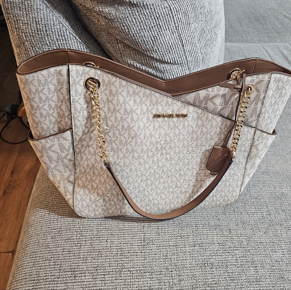 Michael Kors Cream and Brown Shoulder Bag - Picture 4 of 9